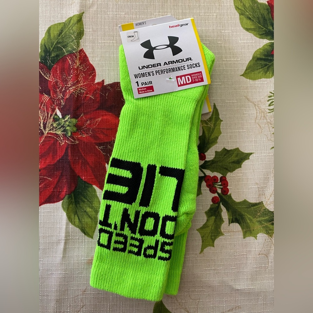 Women’s Under Armour Performance Socks, Medium, NWT